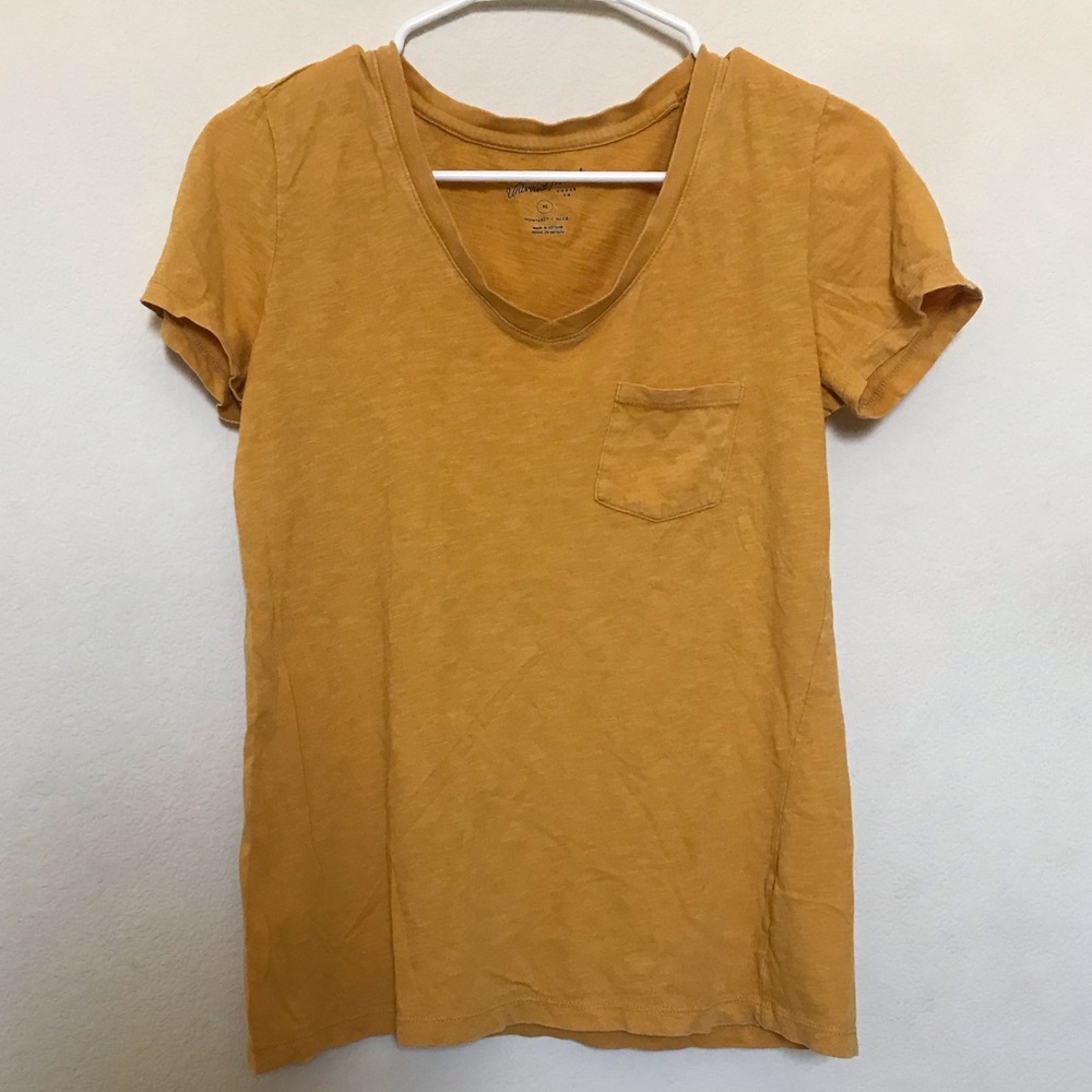 Universal Thread, mustard yellow v-neck